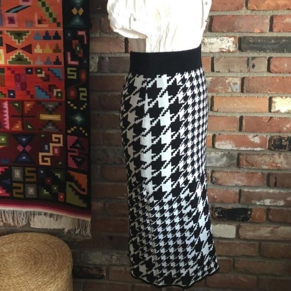 H&M Black and White Houndstooth Pencil Skirt - Picture 3 of 4